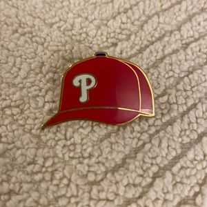 MLB Philadelphia Phillies Red & White Baseball Cap Gold-tone Collectible Pin